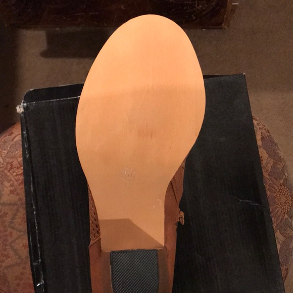 Tan ankle boot, new - Picture 3 of 5